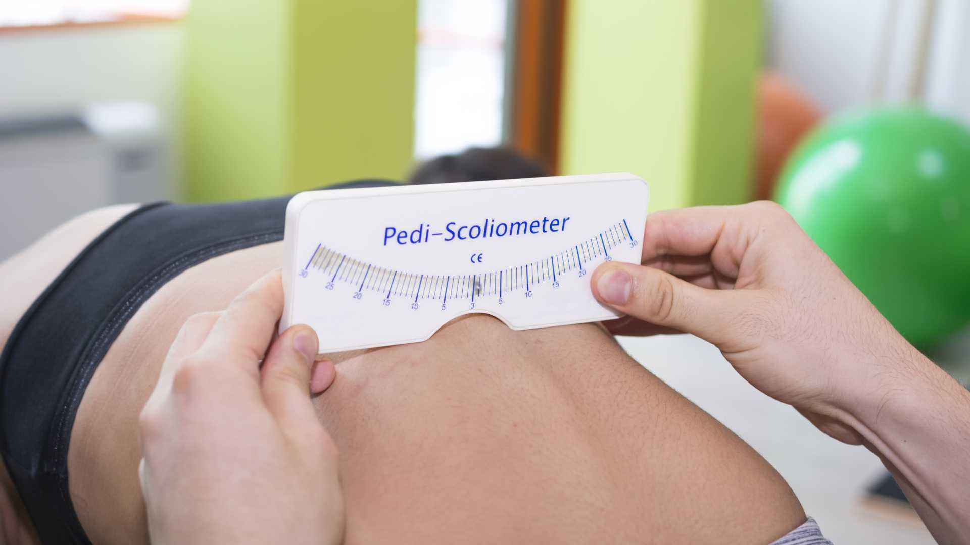 procena krivine skoliometrom